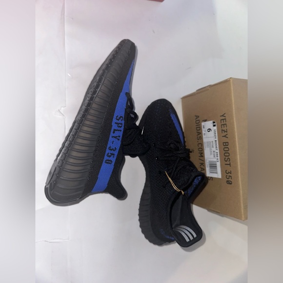 Adidas Yeezy Boost 350 V2 Black and Blue Men’s Sneakers BRAND NEW Shoes - Picture 3 of 5